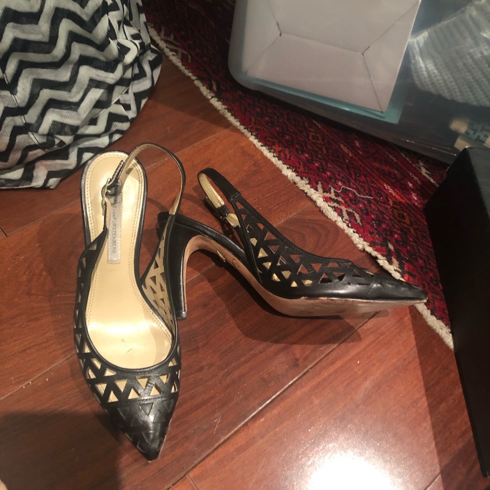 Adorable dvf sling backs